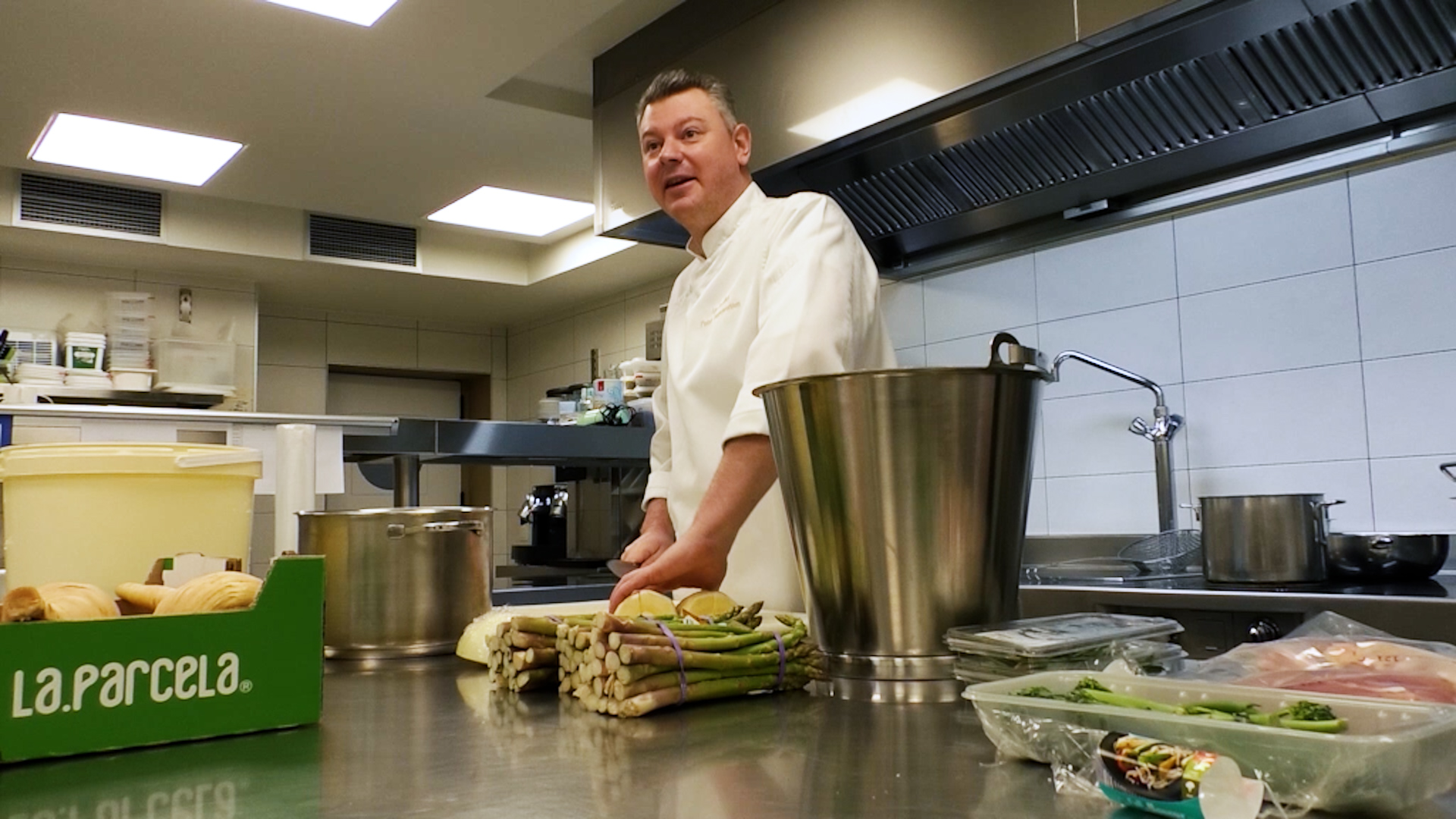 Sterrenchef Peter Vangenechten in de keuken van La Belle